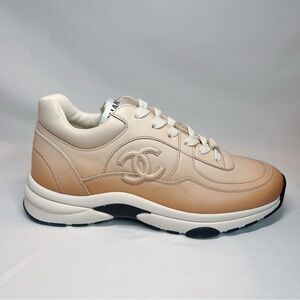 CHANEL CC logo leather sneakers